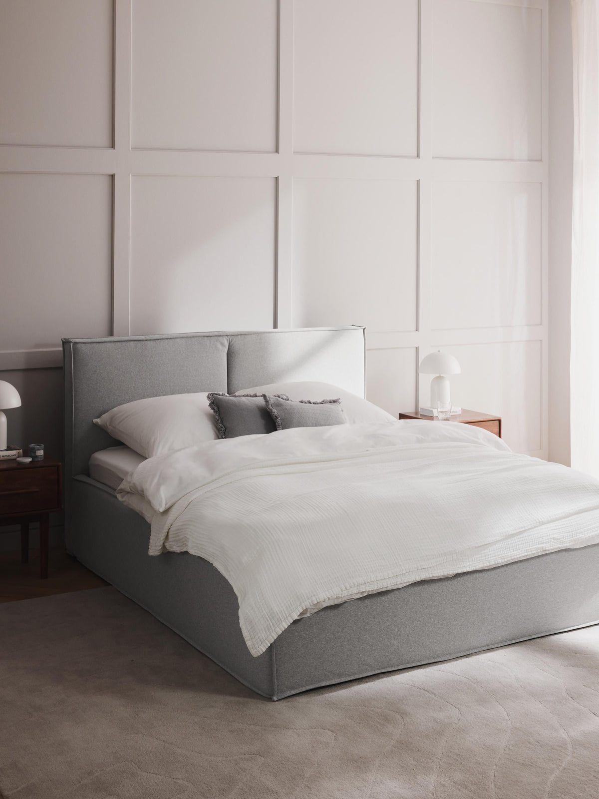 Dreanor Upholstered Bed