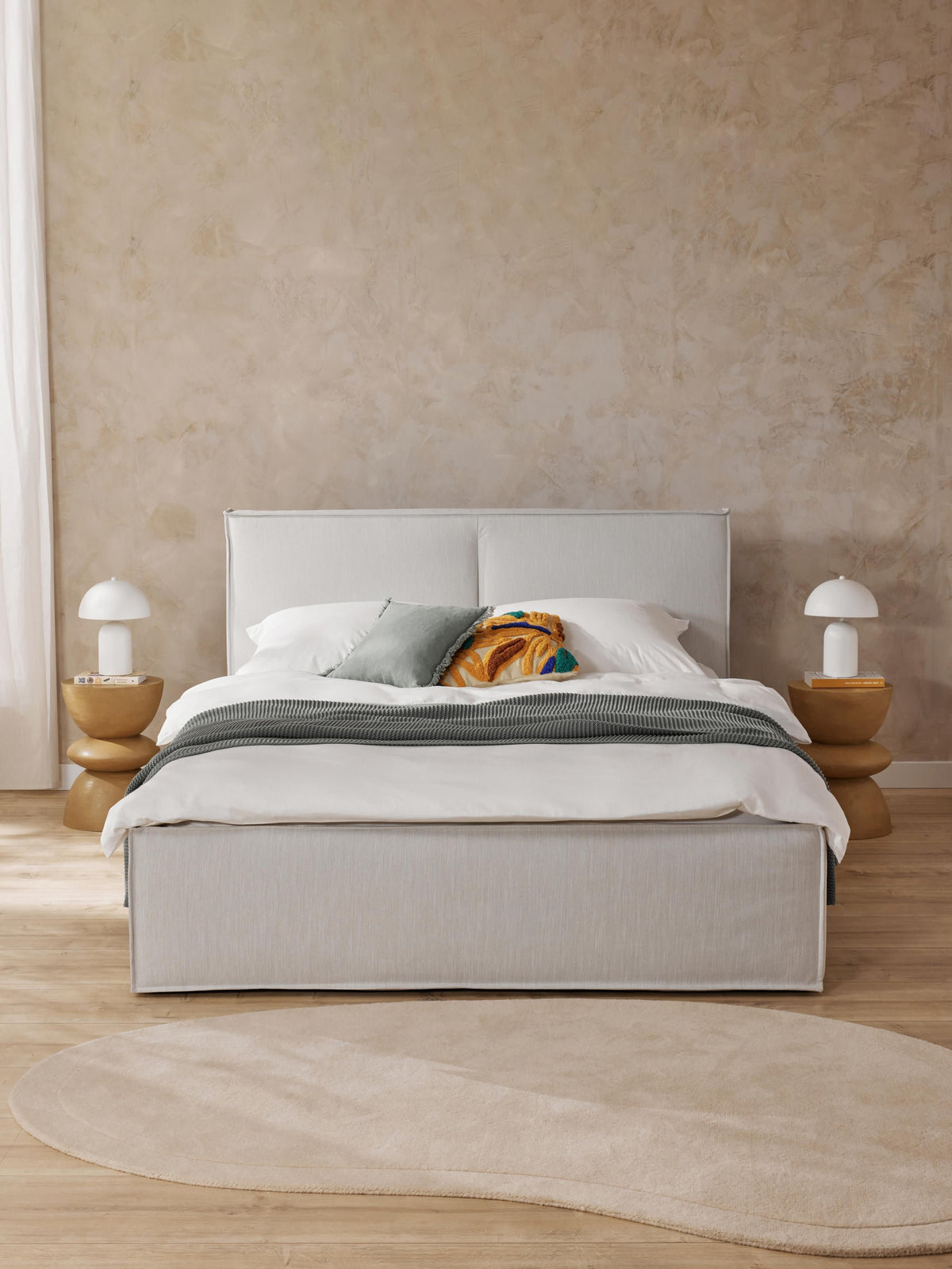 Dreanor Upholstered Bed with Storage