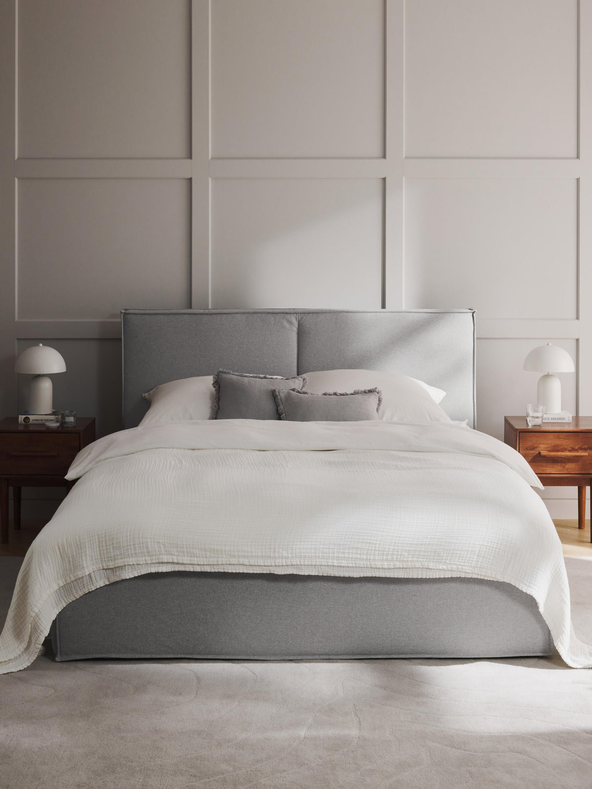 Dreanor Upholstered Bed with Storage