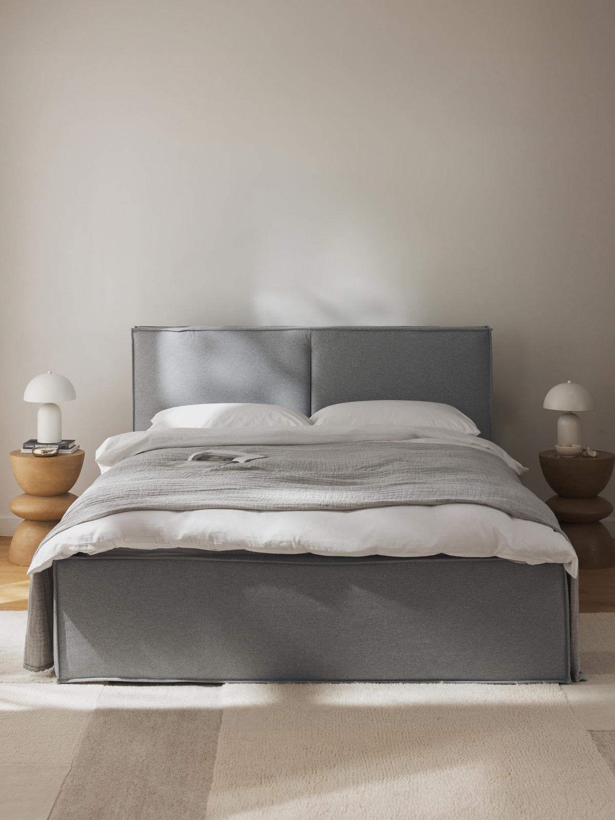 Dreanor Upholstered Bed with Storage