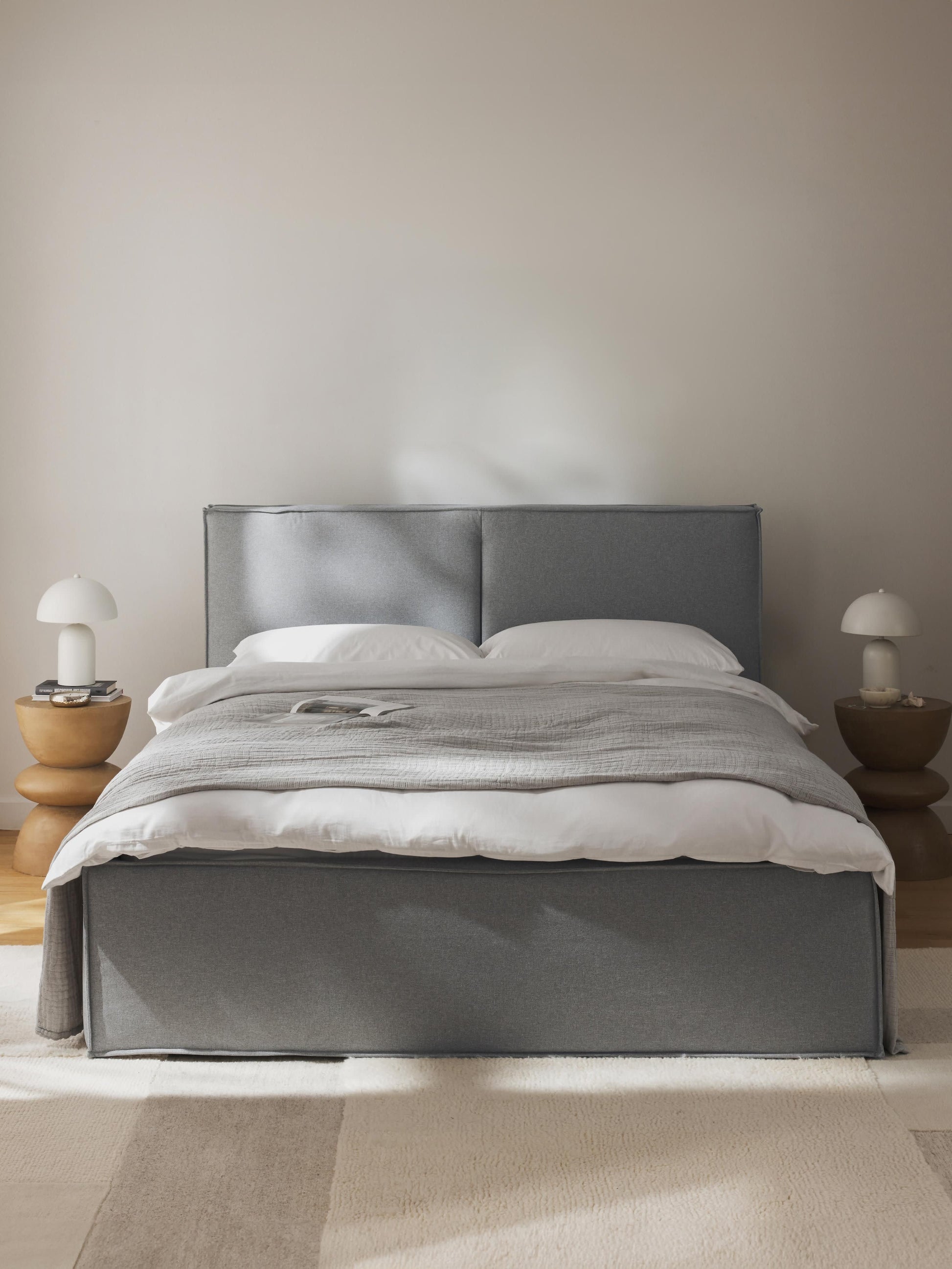 Dreanor Upholstered Bed with Storage
