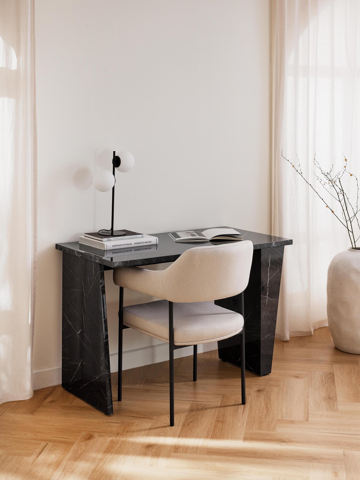 Liavero Desk in Marble Look