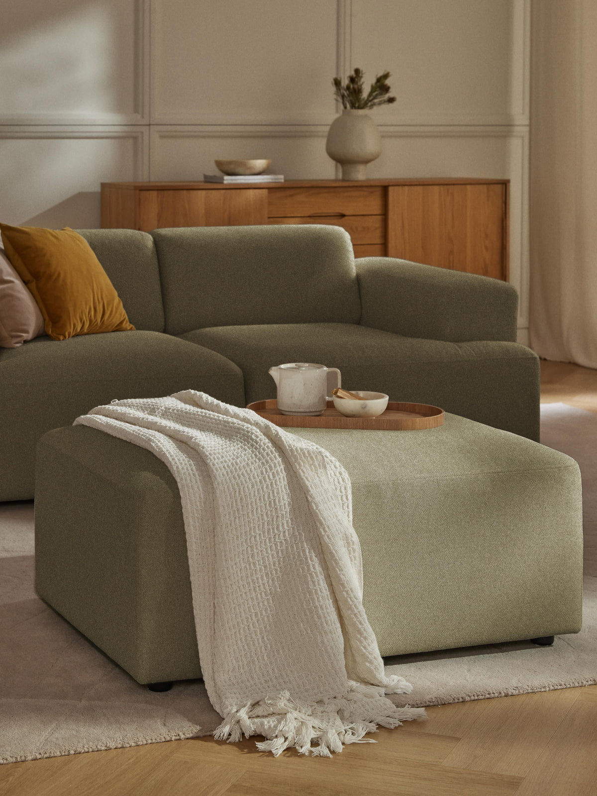 Melvina Stool, W 99 x D 72 cm