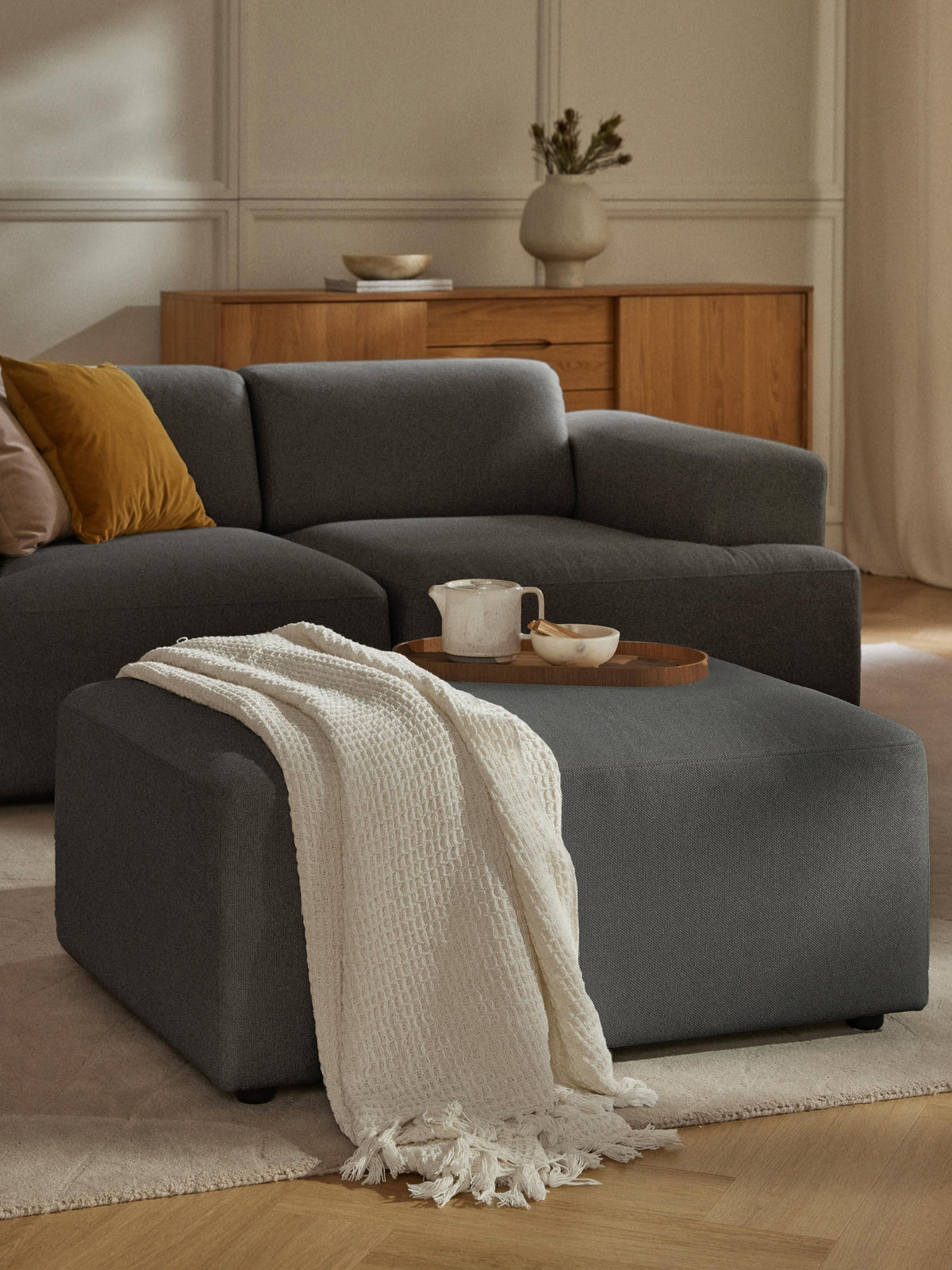 Melvina Stool, W 99 x D 72 cm