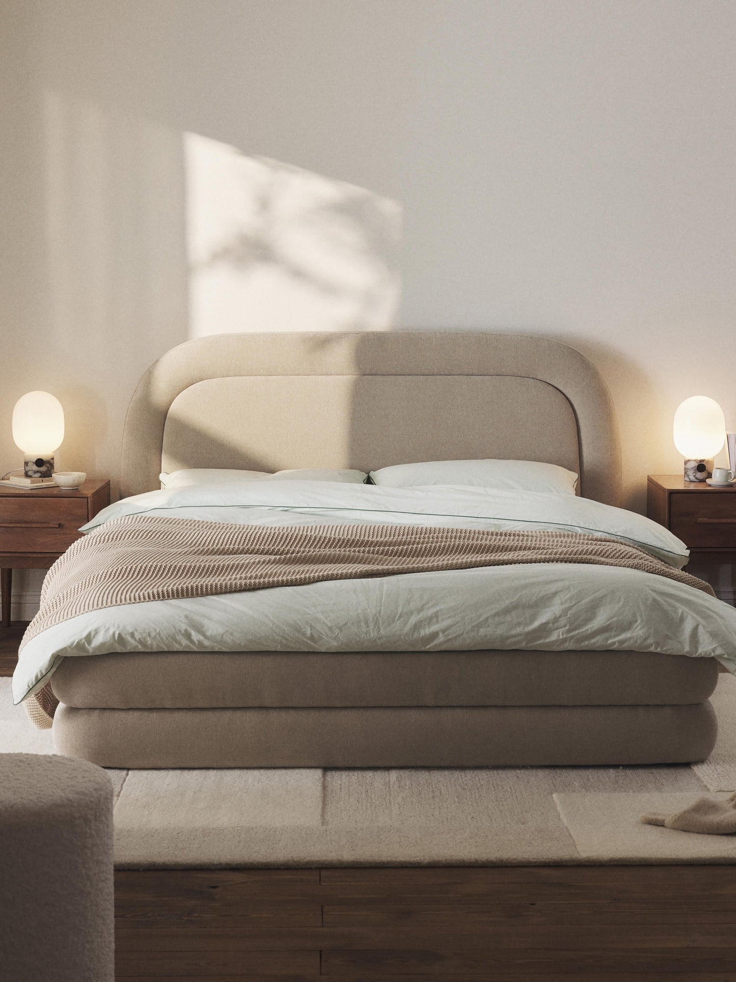 Solverd Upholstered Bed