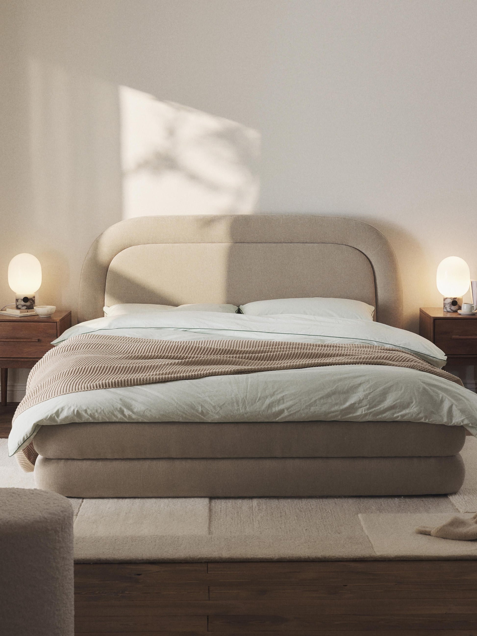 Solverd Upholstered Bed